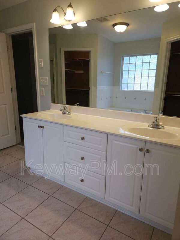 Building Photo - 641 Ventana Dr