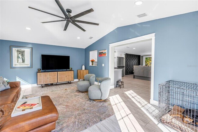 Building Photo - 354 74th Ave NE