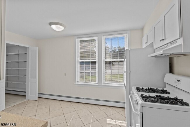 Building Photo - 14 S Mountain Ave
