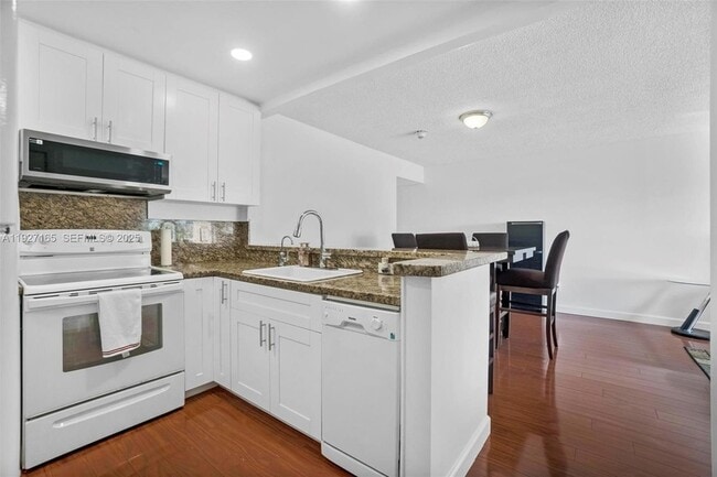 Building Photo - 3545 NE 167th St