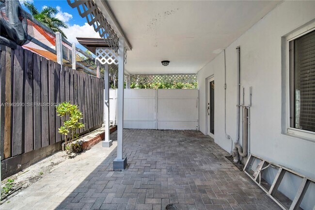 Building Photo - 5901 SW 45th St