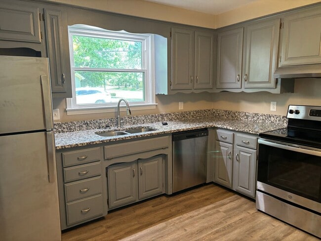 Building Photo - 231 Alfred Dr