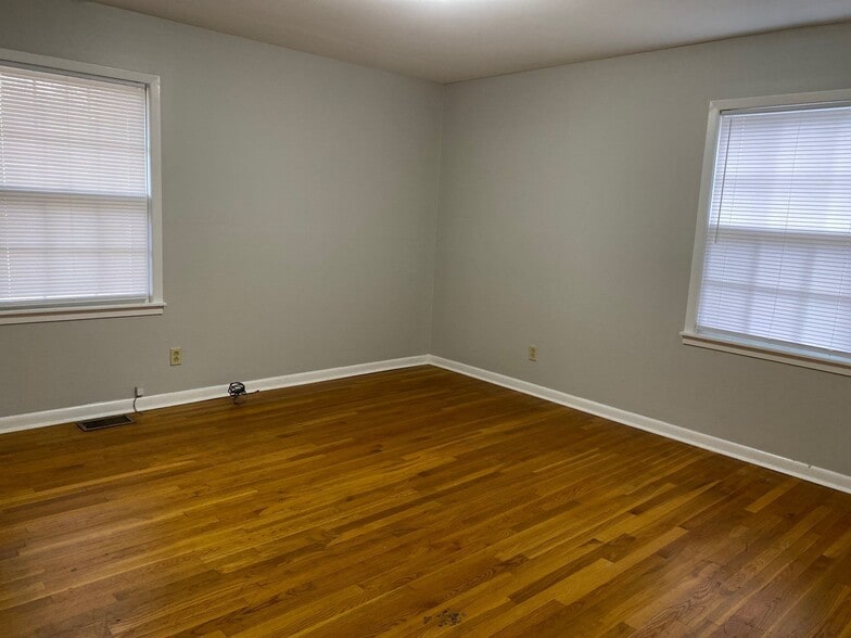 Building Photo - 135 Ayers Dr