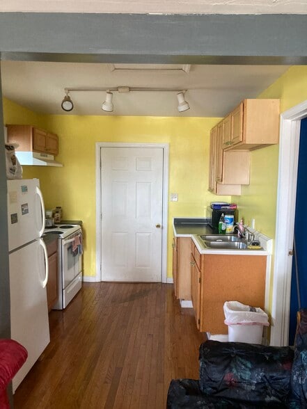 Building Photo - 361 Spikes St