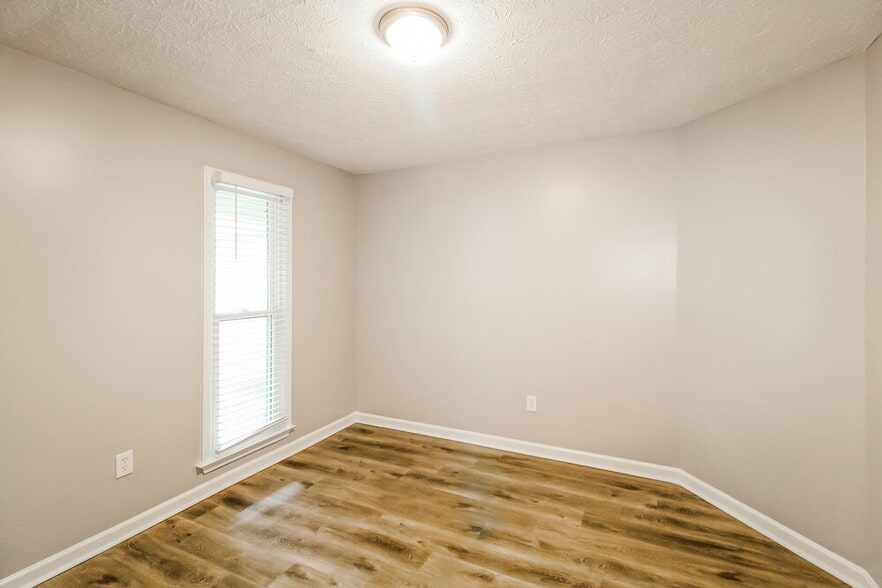 Building Photo - 235 Grayland Creek Dr