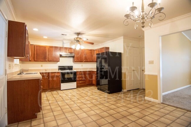 Building Photo - 2 Bedroom 2 Bath