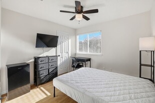 Building Photo - 1619 Collin Dr