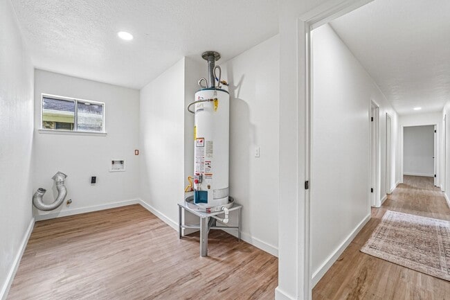 Building Photo - 2801 Coy Dr