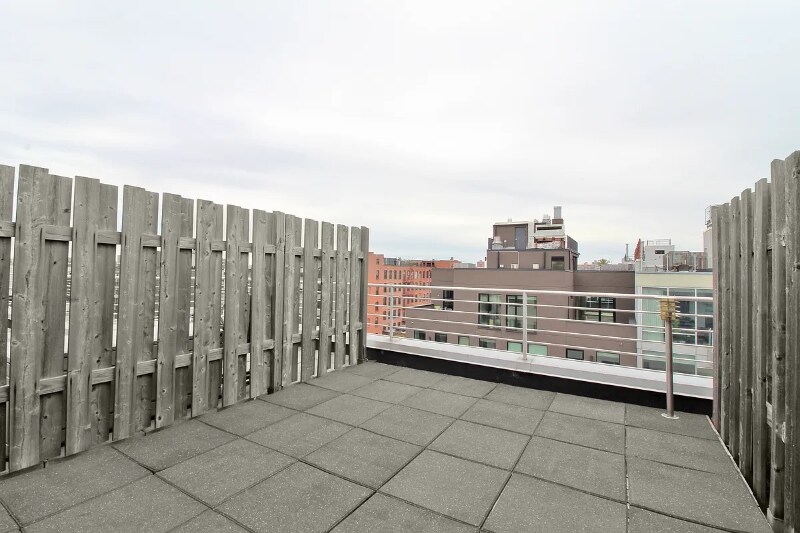 Building Photo - 170 N 11th St