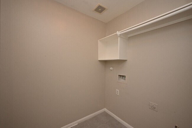 Building Photo - 6127 Yorkglen Manor Ln