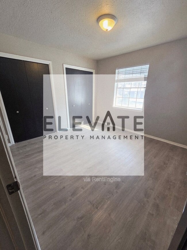 Building Photo - 1809 N Oakhill Rd