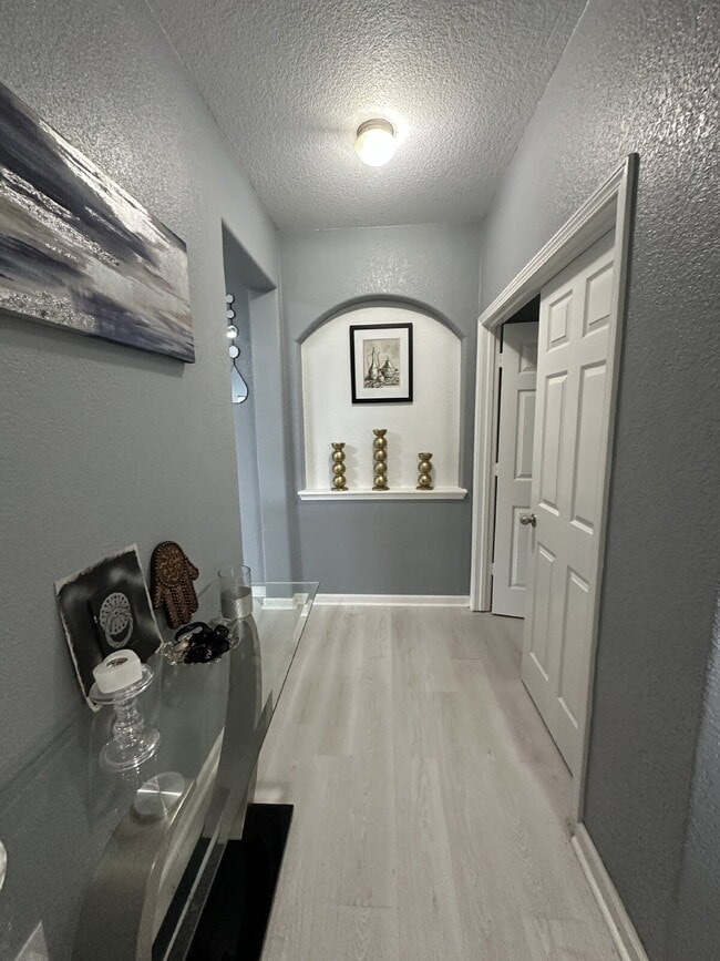 Building Photo - 9522 Sun Ml