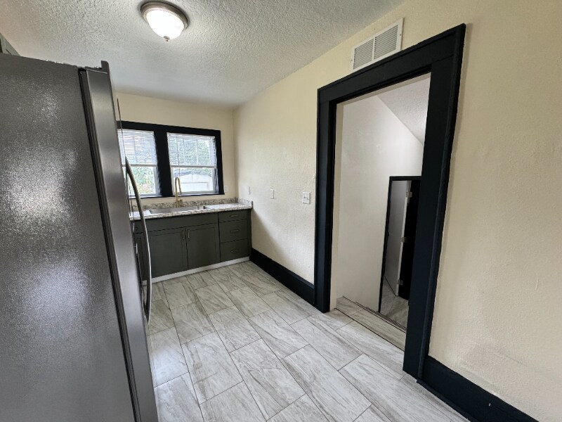 Building Photo - 2923 Rosselle St