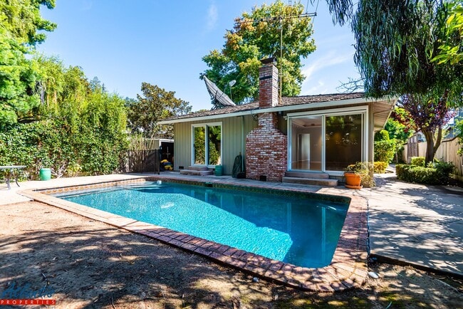 Building Photo - Charming Atherton Home | Desirable Locatio...