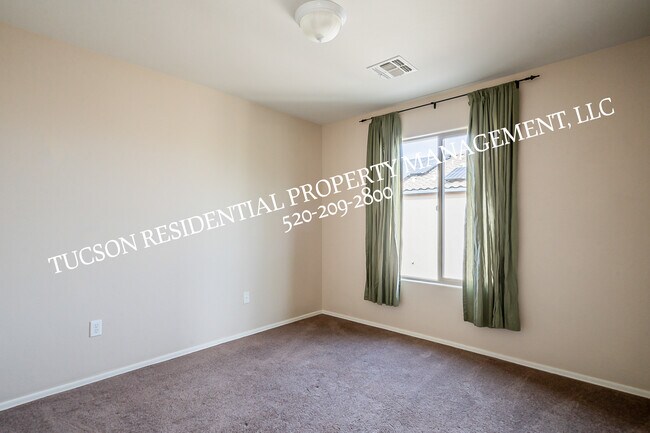 Building Photo - 6012 S Meadow Breeze Dr