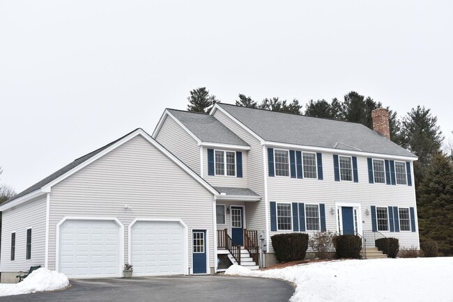 Primary Photo - 4 Bed, 2.5 Bath House