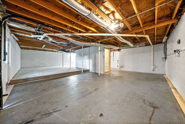 Building Photo - 3 Bed 2 Bath Home Near Post for Rent!
