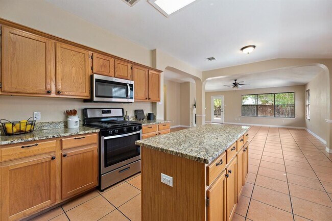 Building Photo - 1208 Lochaline Loop