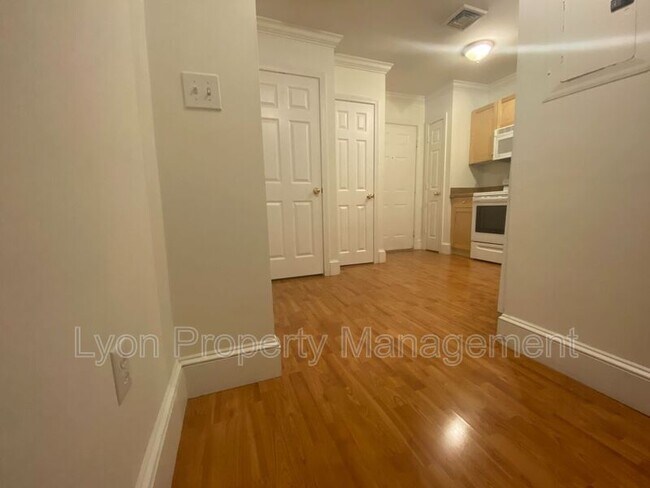 Building Photo - 426 Mt Hope St