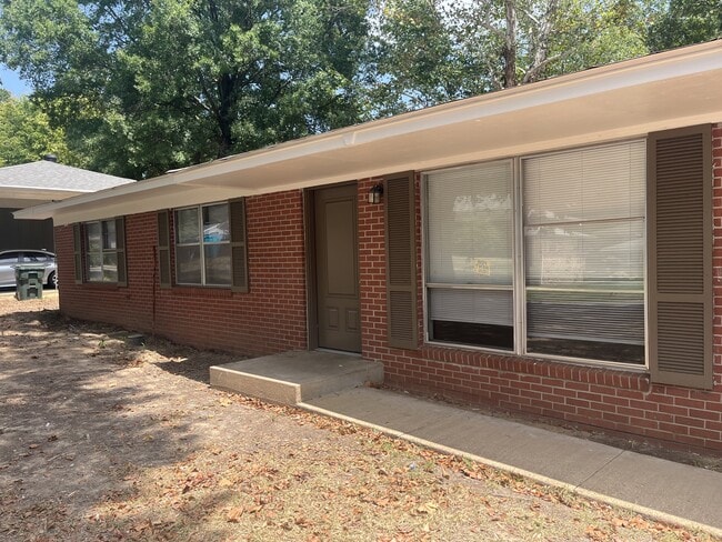 Building Photo - 13 Meadowbrook Dr