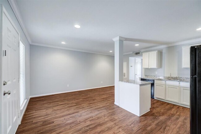 Primary Photo - 835 Heights Blvd