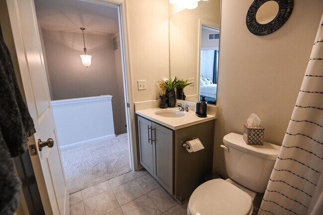 Building Photo - Odenton Townhouse