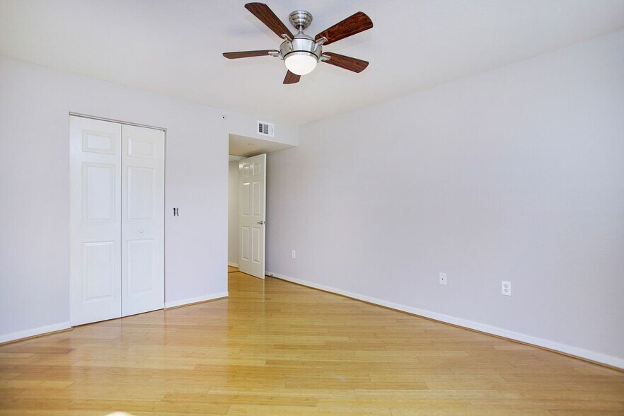 Building Photo - 8271 Key Royal Cir