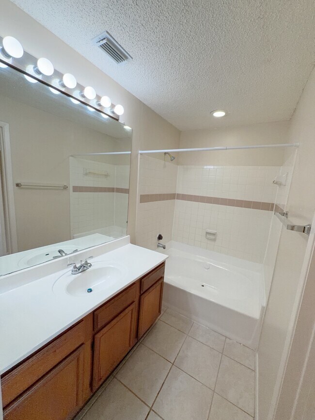 Building Photo - 7900 Bissonnet St