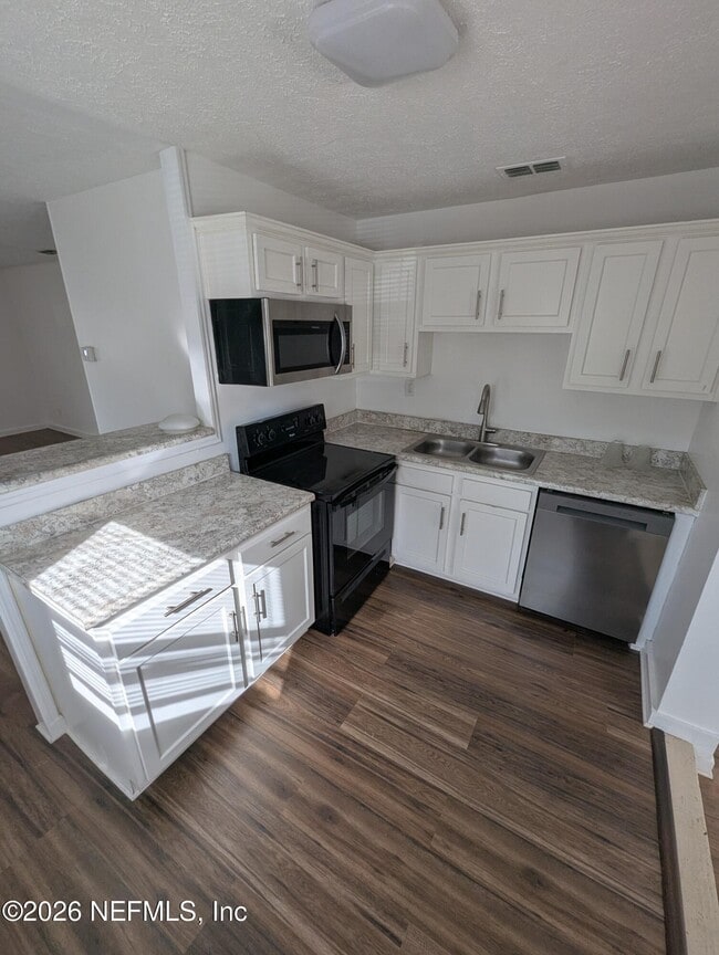 Building Photo - 3333 Myra St