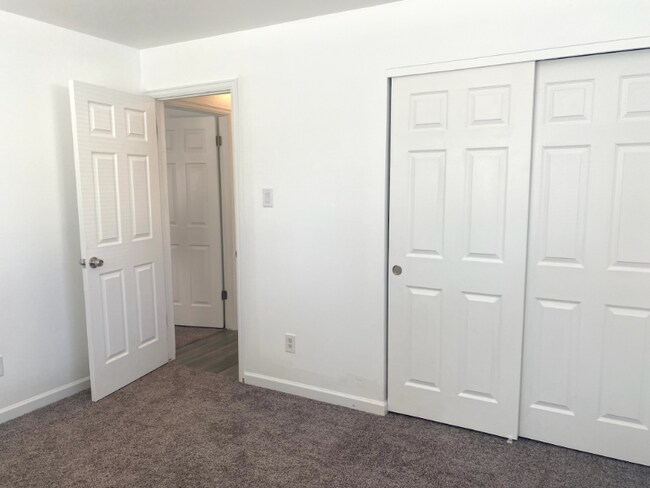 Building Photo - 9120-9122 Osceola St