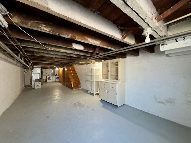Building Photo - Charming 2Bed/1Bath Townhome in Highlandtown, Baltimore, MD!