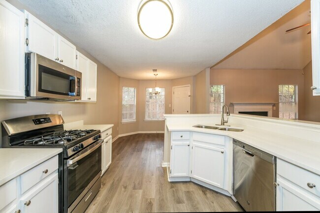 Building Photo - 871 Louisa Ln