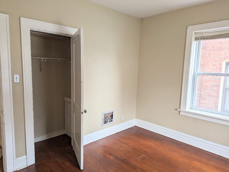 Building Photo - 5042 Mardel Ave