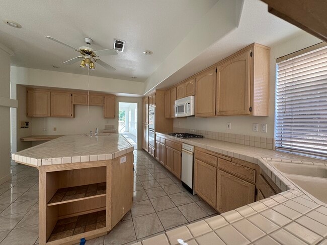 Building Photo - 22747 Pebblestone Dr