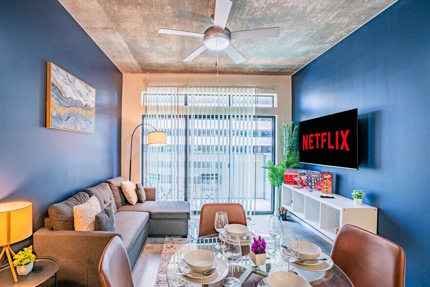 Primary Photo - 888 N 4th St