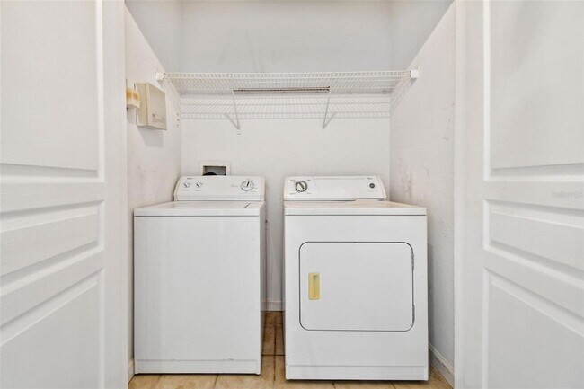Building Photo - 9405 Crescent Loop Cir