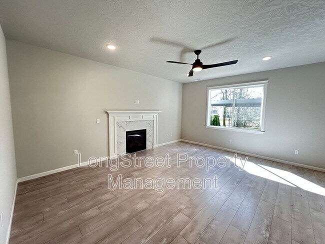 Building Photo - 7237 SE Berg Dr