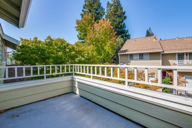 Building Photo - 2-Suite Townhome in Whisman Station Area | Easy Access to 101/237/85