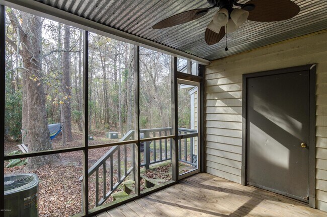 Building Photo - 10167 Creekside Dr SE