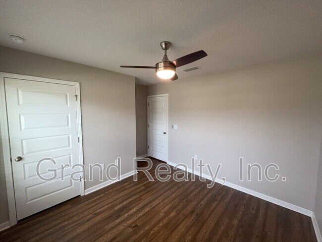 Building Photo - 5583 Guinevere Ln