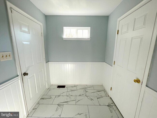 Building Photo - 20871 Freedom Run Dr