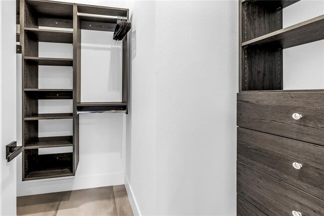 Building Photo - 2065 Goldenrod St