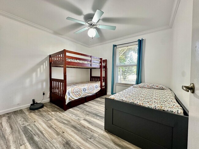 Building Photo - 13619 57th Pl N