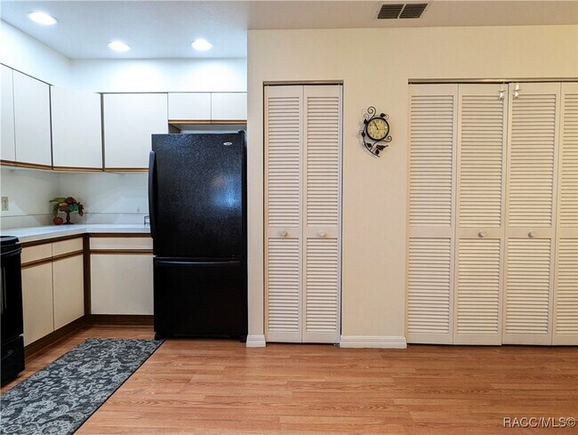 Building Photo - 9815 E Pebble Creek Ct
