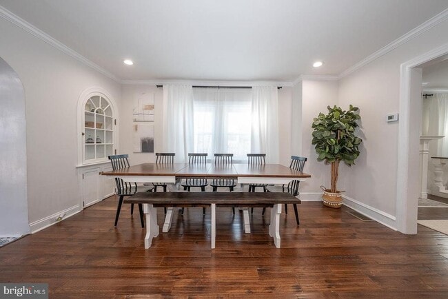 Building Photo - 227 E Hathaway Ln