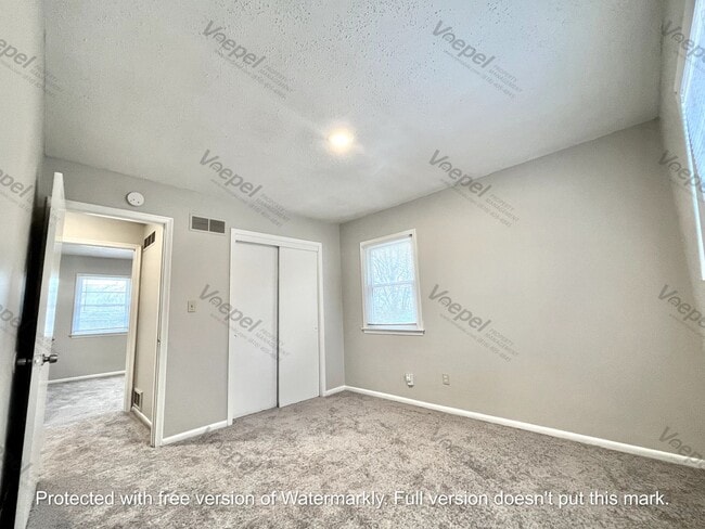 Building Photo - 7211-7211 Montana Ave