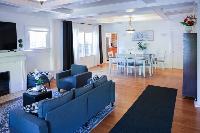 Large living room & dining room - 2005 N Beachwood Dr