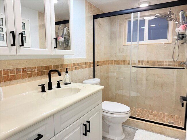 Building Photo - 4000 NE 170th St