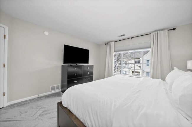 Building Photo - 861 Pheasant Trail