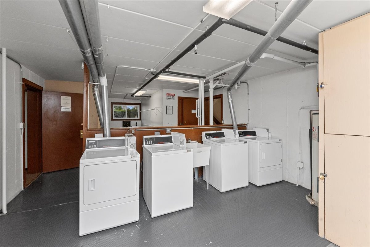 Building Photo - 350 S Main St